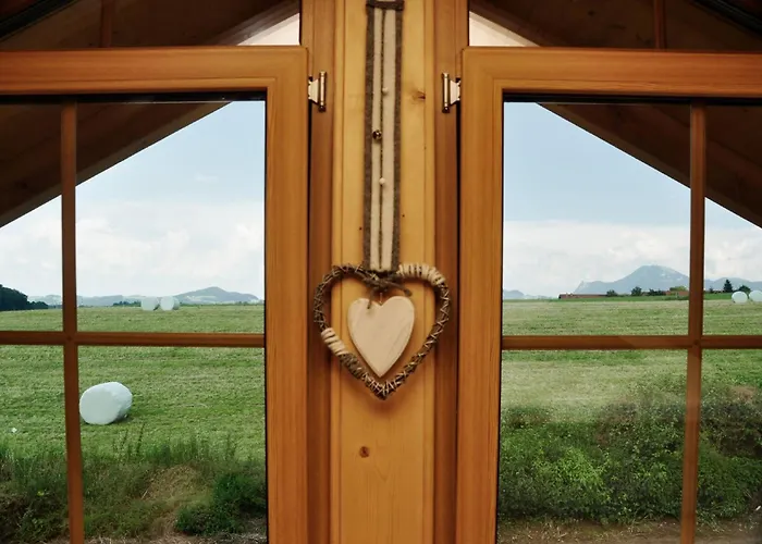 Bayern Bei Salzburg Und Berchtesgaden Mit Whirlpool Und Sauna شاليه