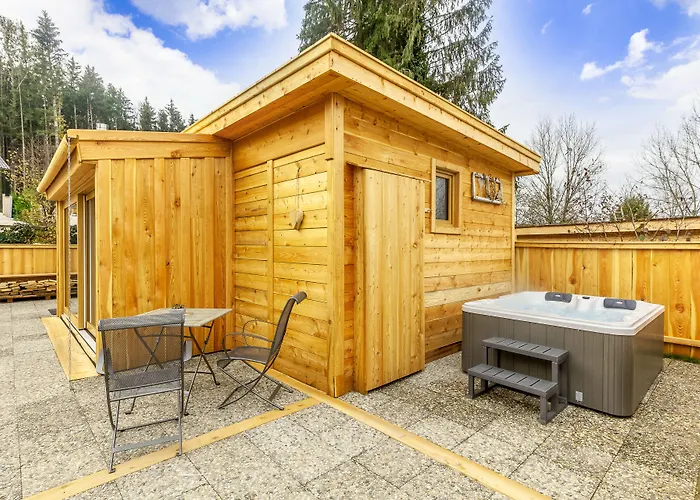 Bayern Bei Salzburg Und Berchtesgaden Mit Whirlpool Und Sauna شاليه